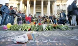 Người dân tự tổ chức tưởng niệm 31 nạn nhân của khủng bố. Ảnh: Charles Platiau.
