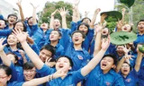 Lớp trẻ hôm nay theo bước cha ông sẵn sàng hiến dâng tuổi xuân cho đất nước. Ảnh: Hồng Vĩnh.