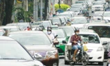 Ô tô con tăng đột biến cũng là thủ phạm gây kẹt xe. Ảnh: Huy Thịnh.