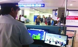 Giám sát thân nhiệt tất cả hành khách đến ga quốc tế Tân Sơn Nhất (TPHCM) trước tình hình dịch Zika trên thế giới diễn biến phức tạp. Ảnh: Quốc Ngọc.