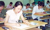 Học sinh ôn luyện trước giờ G. Ảnh: Như Ý.