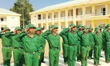 Chiến sỹ mới Lữ đoàn đặc công 429 tập động tác chào.