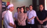 Bộ trưởng Nguyễn Thị Kim Tiến chia buồn với gia đình bệnh nhân tử vong.