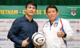 HLV Hữu Thắng (trái) cho rằng các cầu thủ chỉ cần thực hiện 50%-60% ý đồ BHL trong trận đấu với Đài Loan tối nay đã là thành công. Ảnh: VSI.