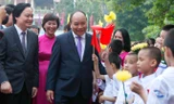 Thủ tướng Nguyễn Xuân Phúc dự khai giảng năm học mới tại trường PTCS Nguyễn Đình Chiểu. Ảnh: Như Ý.