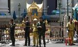 Cảnh sát phong tỏa đền Erawan một ngày sau vụ đánh bom.