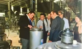 Chuyên gia cơ khí người Mỹ tìm hiểu công nghệ của cơ khí Ðăng Phong.