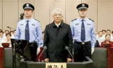 Cựu bí thư tỉnh ủy tỉnh Liêu Ninh Vương Mân (giữa) bị tuyên phạt chung thân.