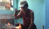 Ông Lê Văn Châu, chủ lò rèn “độc nhất vô nhị” ở Sài Gòn.