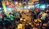 Trình diễn nghệ thuật đường phố trên tại khu vực phố đi bộ Lương Ngọc Quyến - Tạ Hiện. Ảnh: Zing