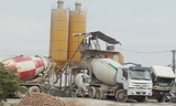 Trạm trộn bê tông trước UBND xã Tân Triều (đường Nguyễn Xiển) sẽ được kiểm tra những ngày tới. Ảnh: A.T.
