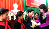Phó Chủ tịch nước trao học bổng cho trẻ em có hoàn cảnh khó khăn ở Hà Giang.