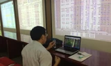 Sàn chứng khoán những ngày này đang… èo uột. Ảnh: Phan Sáng.