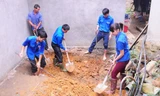Đoàn viên thanh niên tham gia xây dựng nông thôn mới tại xã Bản Qua (huyện Bát Xát, Lào Cai).