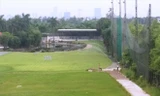 Sân tập golf trong “Khu sinh thái Hoà Phát” dưới chân cầu Vĩnh Tuy, quận Long Biên, Hà Nội. Ảnh: Sỹ Lực.