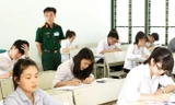 Thí sinh dự thi THPT Quốc gia năm 2016 tại hội đồng thi Học viện Kỹ thuật Quân sự Hà Nội. Ảnh: Như Ý.