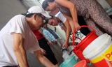 Dự báo mùa hè năm nay, nhiều khu vực dân cư Hà Nội vẫn phải đối mặt tình trạng thiếu nước sạch.