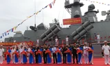 Cắt băng bàn giao tàu cho Quân chủng Hải quân.