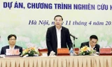 Bộ trưởng Bộ Khoa học và Công nghệ Chu Ngọc Anh đối thoại với các nhà khoa học dưới sự chứng kiến của Phó Thủ tướng Vũ Đức Đam, sáng 11/4/2018. Ảnh: Nguyễn Dân/TTXVN.
