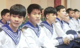 Nhiều thanh niên đã xếp bút nghiên tình nguyện nhập ngũ năm 2016. Ảnh: Quang Lộc.