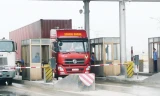 Một trạm thu phí BOT. Ảnh: Hồng Vĩnh.