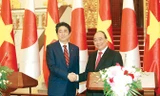 Thủ tướng Nguyễn Xuân Phúc và Thủ tướng Nhật Bản Shinzo Abe tại buổi họp báo chung. Ảnh: Như Ý.