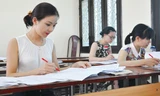 Chấm thi THPT Quốc gia tại Hà Nội. Ảnh: Hồ Thu.