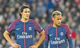Neymar và Cavani không ai chịu nhường ai. Ảnh: GETTYIMAGES.