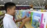 Năm học 2019-2020 học sinh lớp 1 sẽ được học SGK của chương trình GDPT mới. Ảnh: Như Ý.