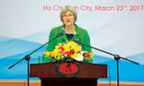 Giáo sư Drew Gilpin Faust, Hiệu trưởng đại học Harvard thuyết trình về chủ đề Nội chiến Mỹ trước khoảng 1.000 sinh viên ĐH KHXH&NV TPHCM.