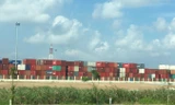 Hải Phòng và TPHCM đang có lượng container hàng hóa ùn ứ, tồn đọng quá lớn. Ảnh: Tuấn Nguyễn.