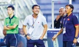 HLV Hữu Thắng chỉ có thể dậm chân kêu trời khi không có được sự giúp sức cần thiết trong những thời điểm khó khăn từ đội ngũ trợ thủ ông lựa chọn. Ảnh: VSI.