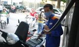 Tăng thuế khiến giá xăng dầu giảm nhỏ giọt