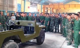 Dạy lái xe cho bộ đội xuất ngũ tại Trường Cao đẳng nghề số 5 thuộc Quân khu 5.