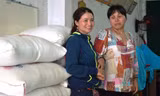 Chị Hồng tặng 700 kg gao cho Hội người mù quận Tân Bình. Ảnh: Trường Nguyên.