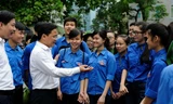 Bí thư T.Ư Đoàn Nguyễn Anh Tuấn nói chuyện với sinh viên trường Học viện Thanh thiếu niên Việt Nam - nơi T.Ư Đoàn sẽ tổ chức đào tạo lãnh đạo trẻ. Ảnh: Bá Anh.