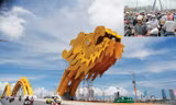 Cầu Rồng Đà Nẵng (ảnh lớn), hạ tầng giao thông Đà Nẵng đã bắt đầu có dấu hiệu ùn tắc (ảnh nhỏ). Ảnh: Hồng Vĩnh-Nguyễn Thành.
