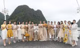 Lê Thanh Hòa ra mắt BST Mặt trời phương Ðông trên vịnh Hạ Long tháng 4/2018. Ảnh: NVCC.