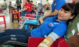 Sinh viên Trần Thị Ý Như, một trong những người hiến máu cuối cùng tại Chủ nhật Đỏ 2015 - Khánh Hòa.