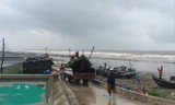 Ngư dân Nam Ðịnh đã chủ động kéo thuyền lên bờ để hạn chế thiệt hại khi bão đổ bộ.