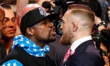 Mayweather và McGregor có lần đối mặt chính thức đầu tiên trước trận đấu. Ảnh: GETTY IMAGES.