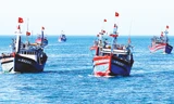 Tập trung phát triển kinh tế biển hiệu quả và bền vững sẽ tăng cường “chủ quyền dân sự” của Việt Nam trên biển Đông, góp phần giảm căng thẳng. Ảnh: Hồng Vĩnh.
