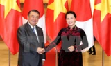 Chủ tịch Quốc hội Nguyễn Thị Kim Ngân đón Chủ tịch Hạ viện Nhật Bản Oshima Tadamori. (Ảnh: Trọng Đức/TTXVN) 