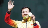 Hoàng Xuân Vinh với HCV danh giá.