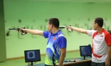 Hoàng Xuân Vinh trong bài bắn chung kết 10m súng ngắn bắn chậm. Ảnh: Q.Thắng.