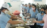 Cơm công nhân 13.000 đồng: Làm sao đảm bảo chất lượng!