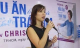 Christine Hà tại buổi ra mắt sách.