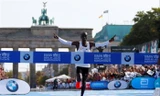 Kipchoge trước thời điểm cán đích Berlin Marathon 2018 và lập nên kỷ lục thế giới mới 