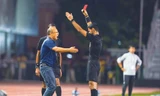 HLV Park Hang Seo nhận thẻ đỏ ở trận chung kết SEA Games 30. Ảnh: Zing