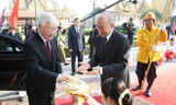 Quốc vương Norodom Sihamoni nhiệt liệt chào mừng Tổng Bí thư, Chủ tịch nước Nguyễn Phú Trọng sang thăm cấp Nhà nước Campuchia. Ảnh: TTXVN 